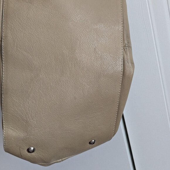 Taupe genuine leather handbag with snake embossed leather details - Picture 6 of 9